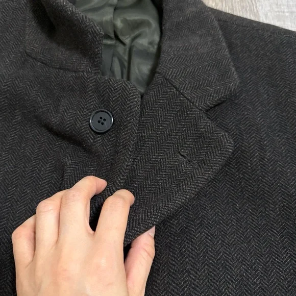 DKNY Wool Blend herringbone Brown Long Coat Size 42 Shoulder Pads Button Closure - Picture 9 of 15